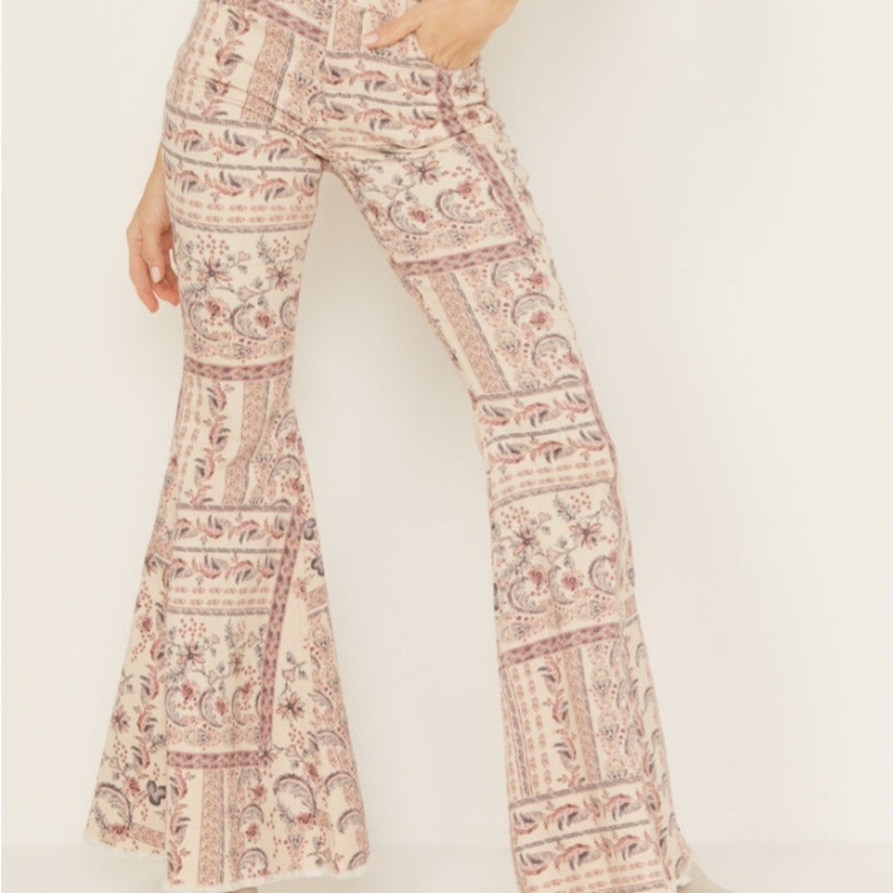 CowGirl SHYANNE  HIGH RISE PAISLEY AMERICANA PRINT FLARE JEANS sz 27 Hippie Rose